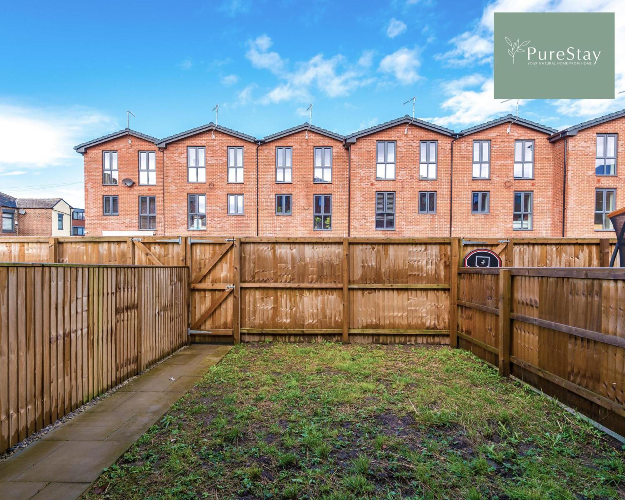 Stunning Five Bedroom Manchester House With Free Parking By Purestay Short Lets & Serviced Accommodation Екстер'єр фото
