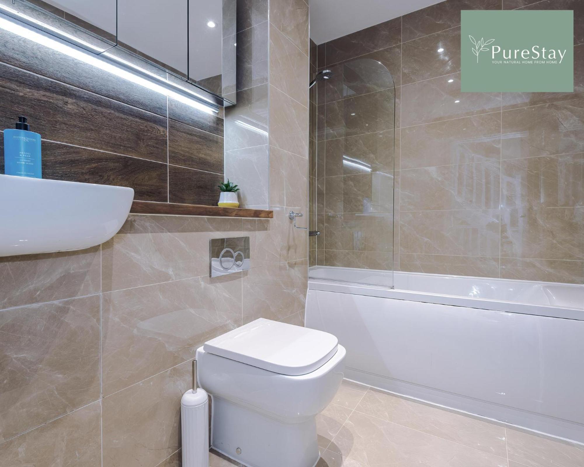 Stunning Five Bedroom Manchester House With Free Parking By Purestay Short Lets & Serviced Accommodation Екстер'єр фото