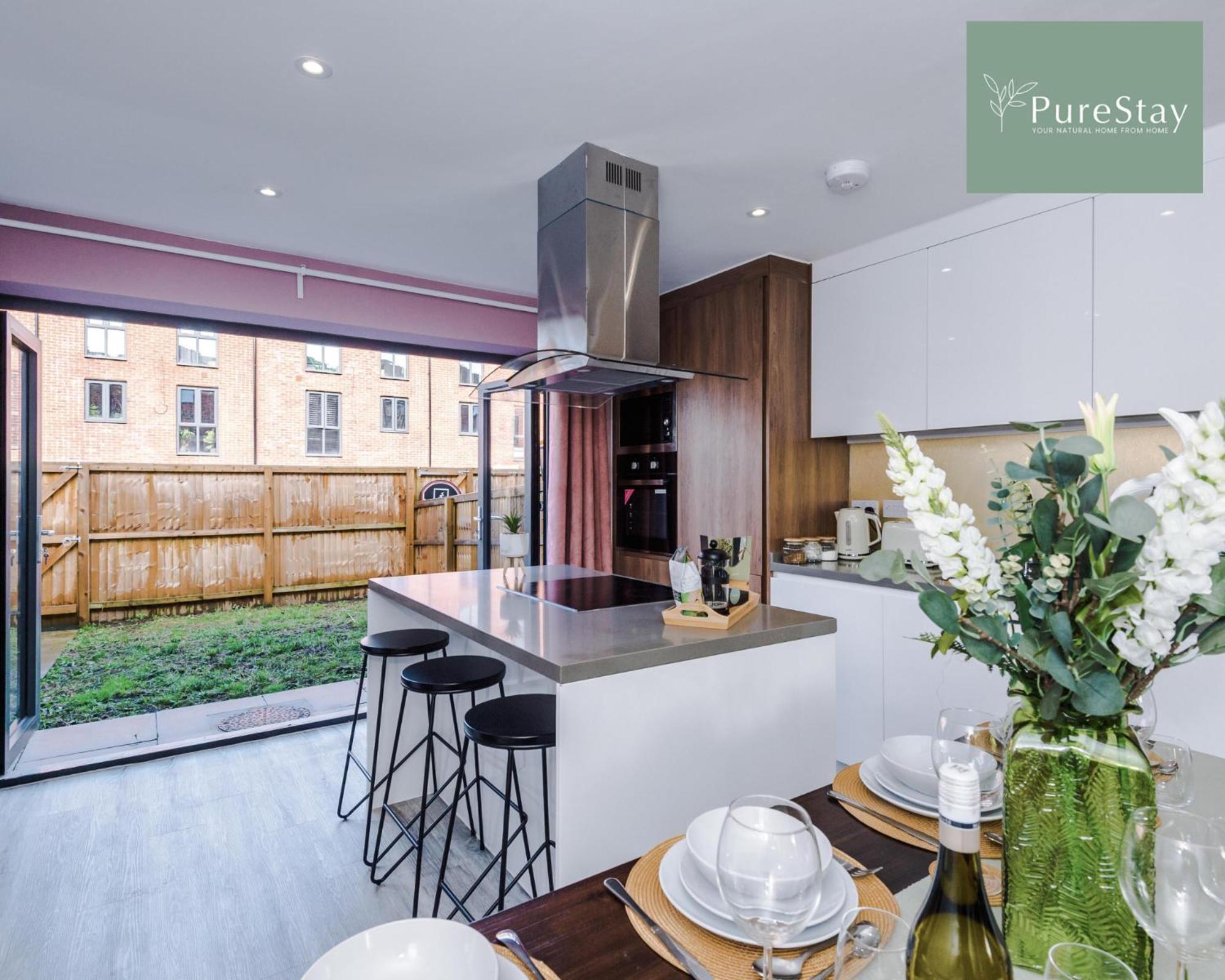 Stunning Five Bedroom Manchester House With Free Parking By Purestay Short Lets & Serviced Accommodation Екстер'єр фото